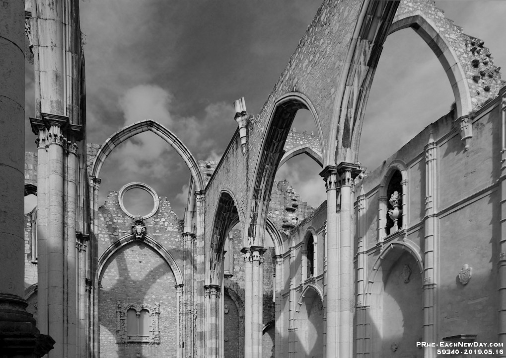 59340PeCrBwLeStPeCrUsm - We visit the ruins of the Carmo Convent - Lisbon, Portugal